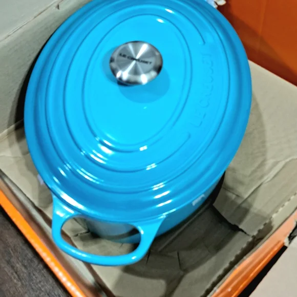 Le Creuset Turquoise Cast Iron Dutch Oven - Picture 2 of 11